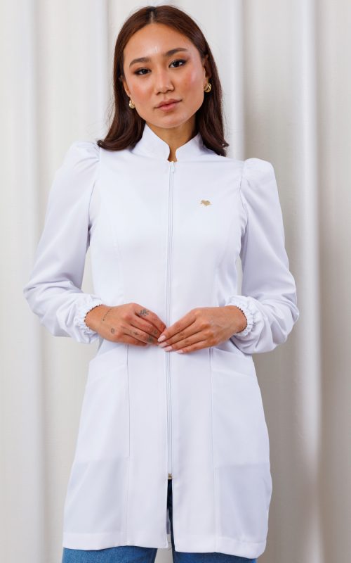 jaleco-branco-gabardine-poliester-feminino-saude-basico-gola-padre-punho-elastico-ziper-destacavel-universitario-medicina-esteticista-clinica