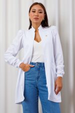 jaleco-branco-gabardine-poliester-feminino-saude-basico-gola-padre-punho-elastico-ziper-destacavel-universitario-medicina-esteticista-clinica-chique
