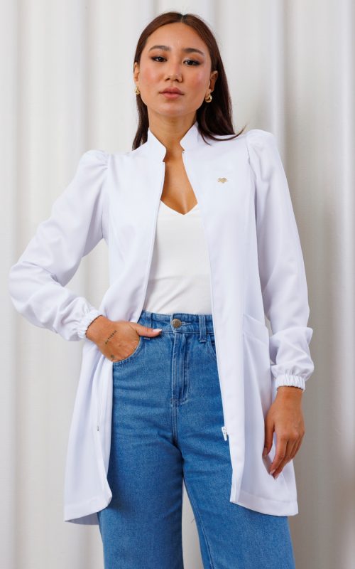 jaleco-branco-gabardine-poliester-feminino-saude-basico-gola-padre-punho-elastico-ziper-destacavel-universitario-medicina-esteticista-clinica-chique