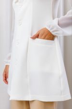 jaleco-branco-alfaiataria-feminino-mangas-tule-gola-laço-com-botoes-punho-elastico-bolso-funcional-elegante-chique-medicas-esteticistas-clinicas-saude-mulher