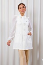 jaleco-branco-alfaiataria-feminino-mangas-tule-gola-laço-com-botoes-punho-elastico-elegante-chique-medicas-esteticistas-clinicas-saude-mulher-comprar