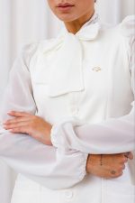 jaleco-branco-alfaiataria-feminino-mangas-tule-gola-laço-com-botoes-punho-elastico-elegante-chique-medicas-esteticistas-clinicas-saude-mulher-rica