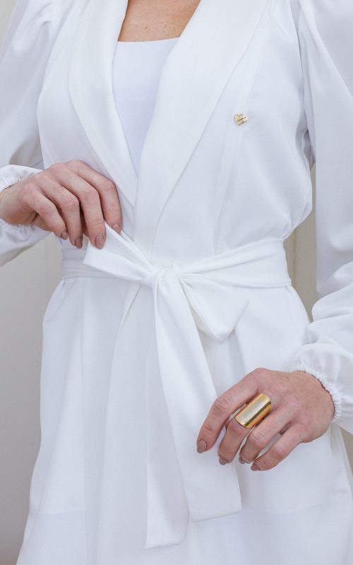 jaleco-off-white-alfaiataria-elegante-chique-calie-feminino-doutora-saude