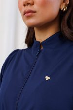 jaleco-oxfordine-azul-marinho-funcional-poliester-gola-padre-ziper-confortavel-medicas-clinicas-esteticas-saude