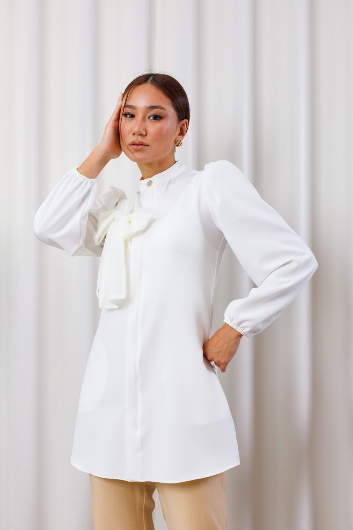 jaleco-branco-alfaiataria-elegante-chique-off-white-laço-chiffon-diferenciado-medica-esteticista-clinica-soltinho