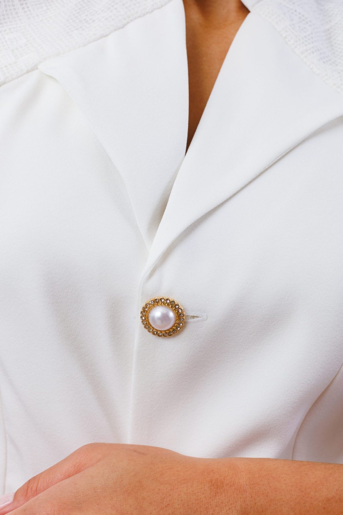 jaleco-colete-branco-alfaiataria-rita-com-renda-versatil-fresco-medicas-esteticistas-clinica-saude