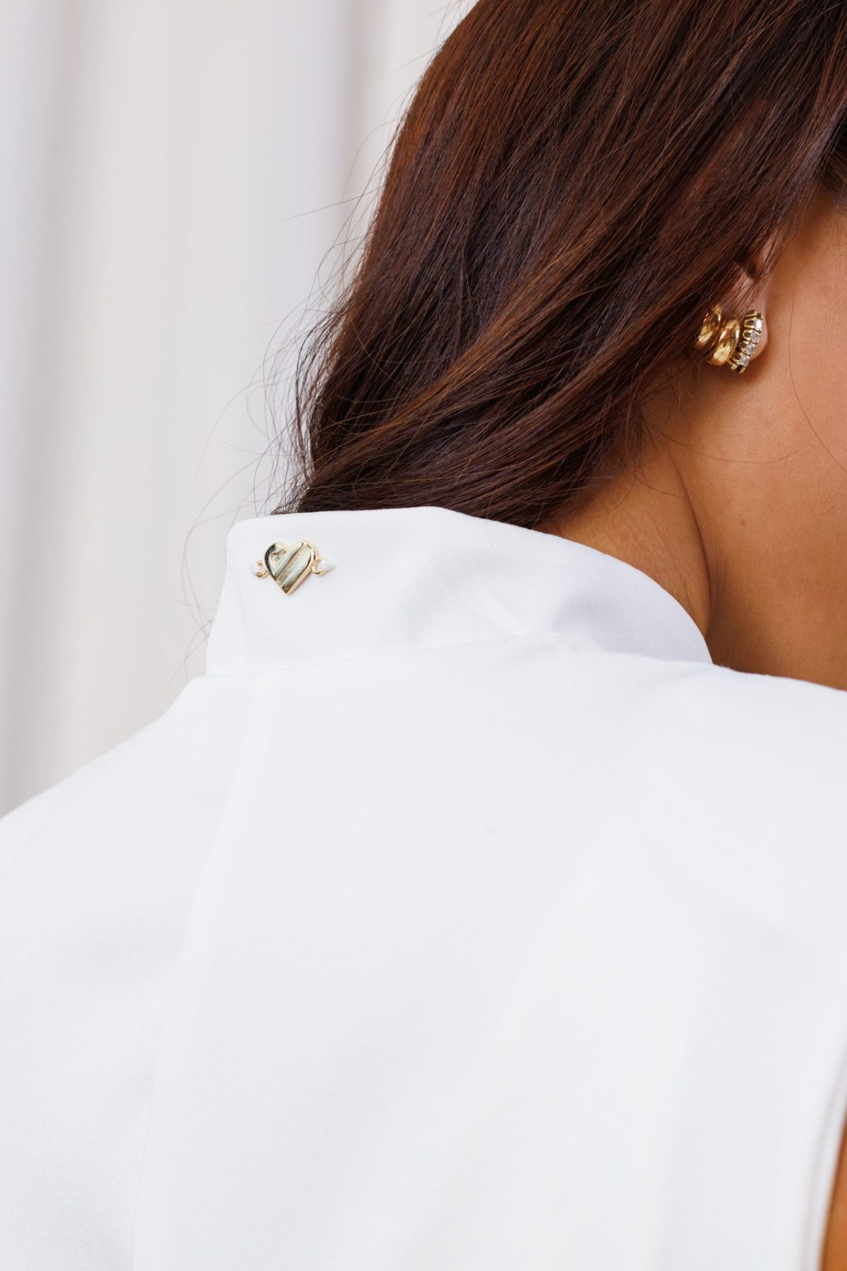 jaleco-colete-branco-alfaiataria-rita-com-renda-versatil-fresco-medicas-esteticistas-clinicas-alongado