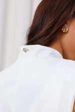 jaleco-colete-branco-alfaiataria-rita-com-renda-versatil-fresco-medicas-esteticistas-clinicas-alongado