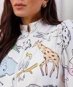 jaleco-colorir-ludico-para-pintar-interaçao-paciente-pediatria-medicas-gola-padre-punho-elastico-soltinho-confortavel-oxfordine-estampado-branco