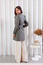 jaleco-oxfordine-verde-musgo-amora-basico-funcional-confortavel-com-amarraçaoclinica-estetica-medica