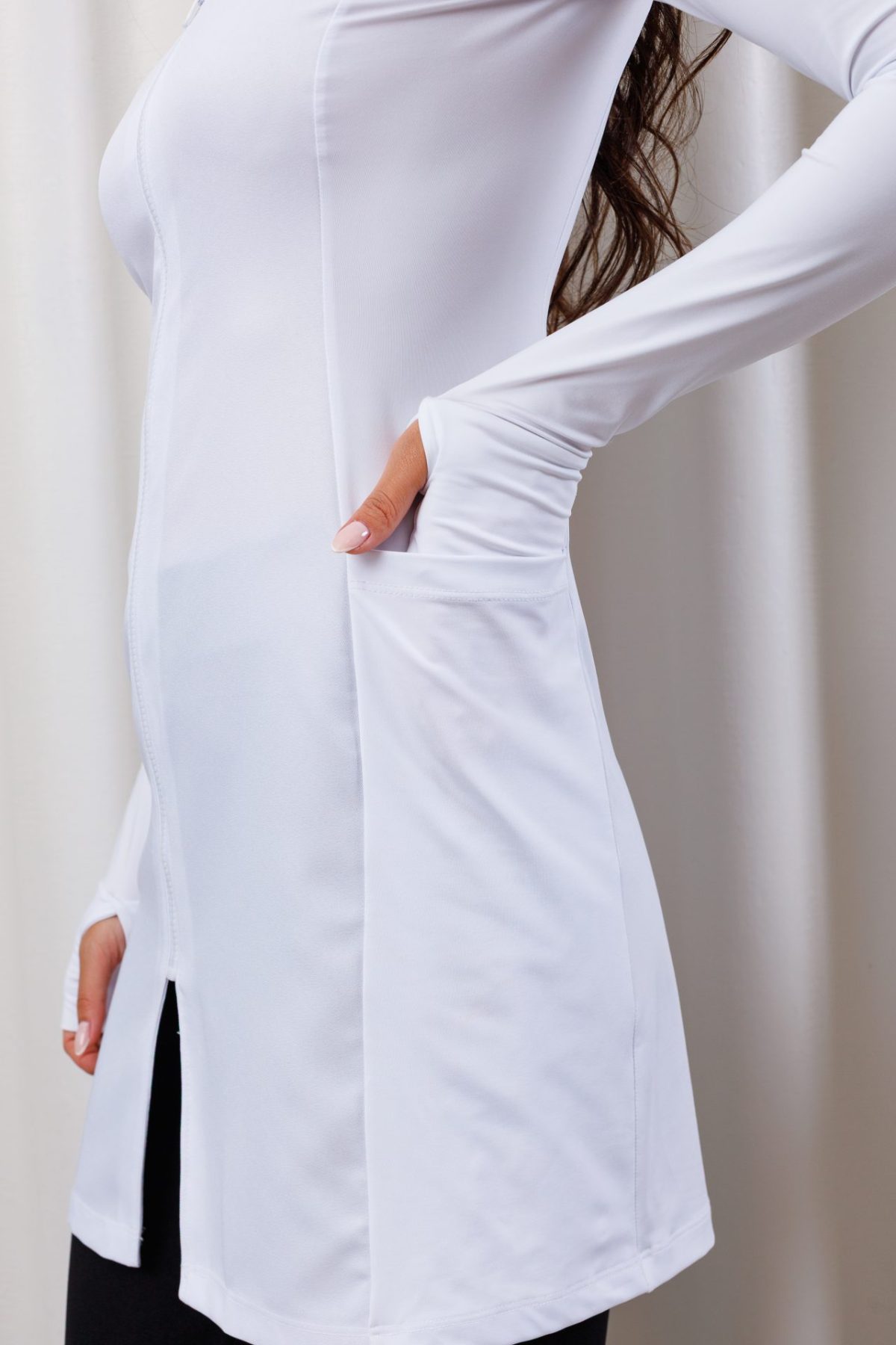 jaleco-flexivel-malha-maleavel-elastico-branco-slim-manga-longa-moderno-recortes-performance-desempenho-medicas-esteticistas-clinicas-saude-tecnologico