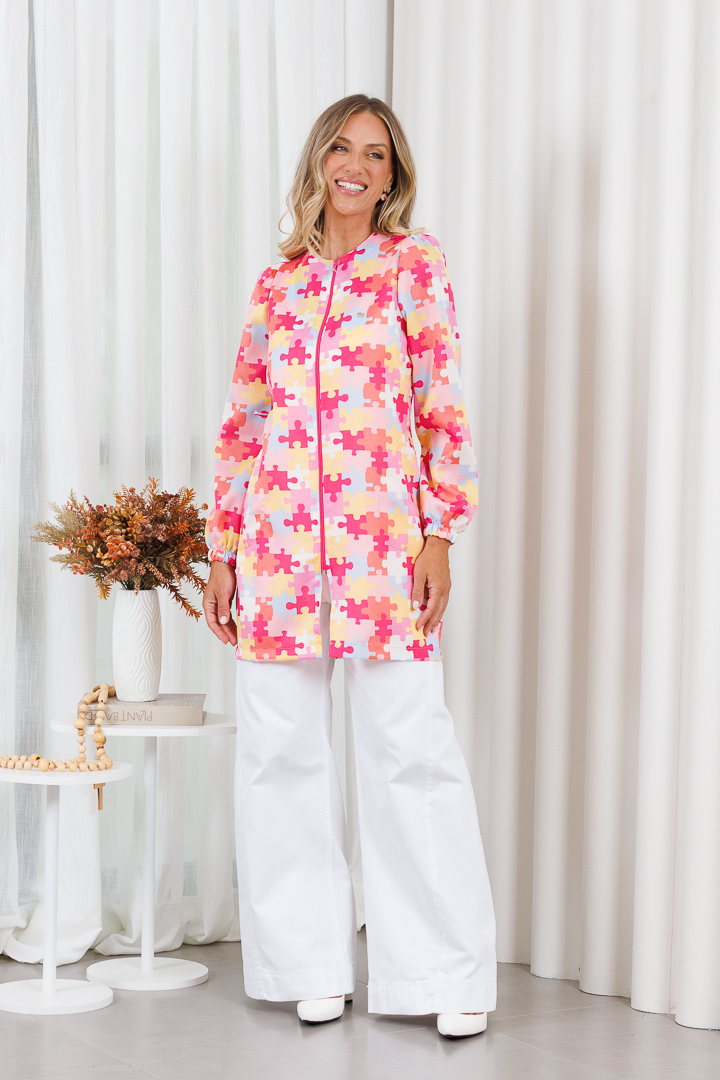 Jaleco Chic Estampa Quebra Cabeça Oxford Tecido Leve, Verão Manga Longa Manga Princesa (3) Jaleco-Chic-Estampa-Quebra-Cabeca-Oxford-Tecido-Leve-Verao-Manga-Longa-Manga-Princesa