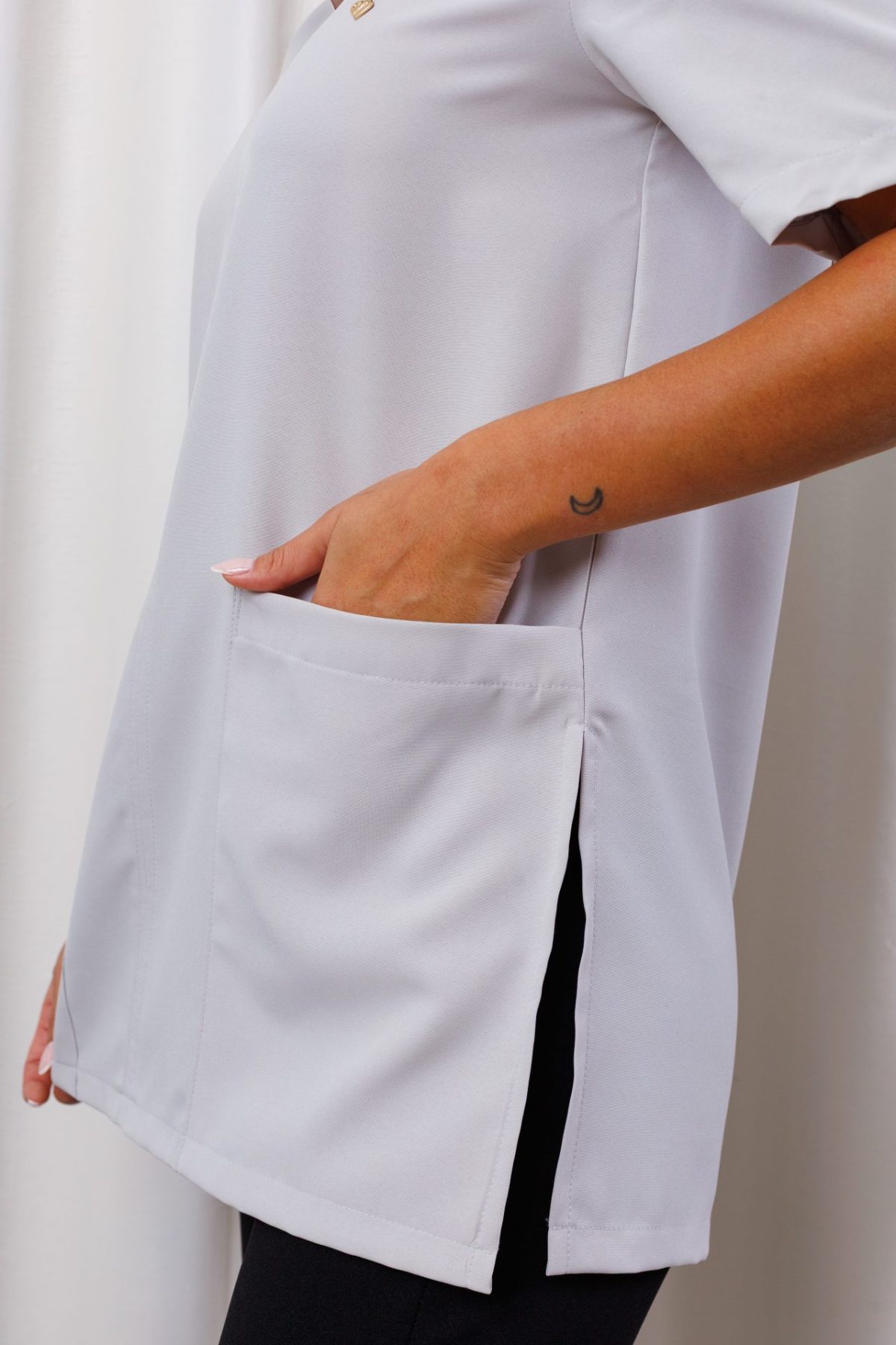 scbrub-pijama-conjunto-clinico-blusa-poliester-legging-malha-funcional-confortavel-medicas-clinicas-fisio-desempenho-performance-saudee]