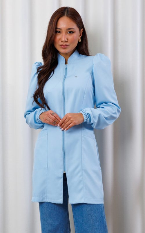 jaleco-azul-gabardine-poliester-feminino-saude-basico-gola-padre-punho-elastico-ziper-destacavel-universitario-medicina-esteticista-clinica-chique
