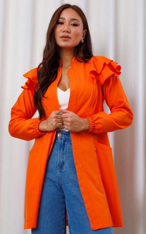 jaleco-laranja-oxfordine-babados-slim-colorido-elastico-punho-tapa-ziper-gola-padre-bolsos-funcionais-estetica-enfermagem-saude-mulherr