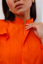 jaleco-laranja-oxfordine-polietser-babados-slim-colorido-elastico-punho-tapa-ziper-gola-padre-bolsos-funcionais-estetica-enfermagem-saude-mulher-cor