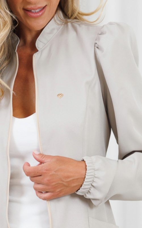 httpszhf-cdn.jussaranunes.com.brconteudo202603jaleco-bege-chino-poliester-teddy-feminino-moderno-manga-bufante-enfermeiras-doutoras-medicas-mulher-saude