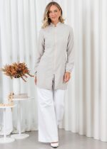 jaleco-bege-poliester-basico-arizona-chino-atemporal-classico-enfermeiras-doutoras-medicas-saude-mulher