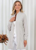 jaleco-bege-poliester-basico-arizona-chino-atemporal-classico-enfermeiras-doutoras-medicas-saude-mulher