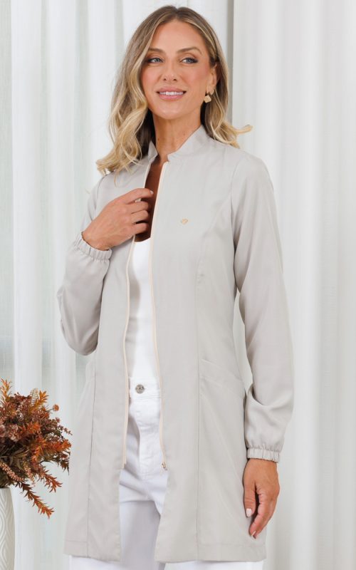 jaleco-bege-poliester-basico-arizona-chino-atemporal-classico-enfermeiras-doutoras-medicas-saude-mulher