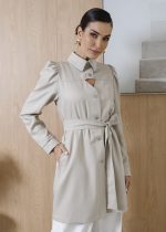 jaleco-feminino-bege-gabardine-poliester-acinturado-botoes-gola-medicas-estetica-mulher-saude