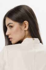 jaleco-feminino-alfaiataria-bege-elegante-medicas-estetica-saude-mulher