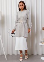 jaleco-feminino-bege-nude-fendi-oxfordine-cinto-manga-bufante-medica-estetica-mulher-saude-moda