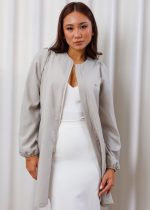 jaleco-feminino-bege-nude-fendi-oxfordine-cinto-manga-bufante-medica-estetica-mulher-saude-moda