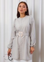 jaleco-feminino-bege-nude-fendi-oxfordine-cinto-manga-bufante-medica-estetica-mulher-saude-moda