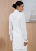 jaleco-feminino-off-white-gabardine-poliester-peplum-botoes-elegante-estetica-medicas-doutoras-saude-mulher