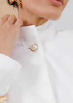 jaleco-feminino-off-white-gabardine-poliester-peplum-botoes-elegante-estetica-medicas-doutoras-saude-mulher