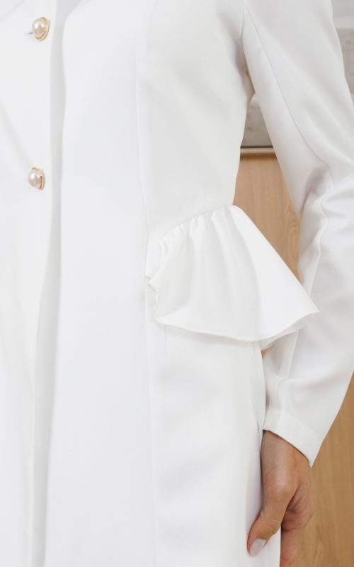 jaleco-feminino-off-white-gabardine-poliester-peplum-botoes-elegante-estetica-medicas-doutoras-saude-mulher