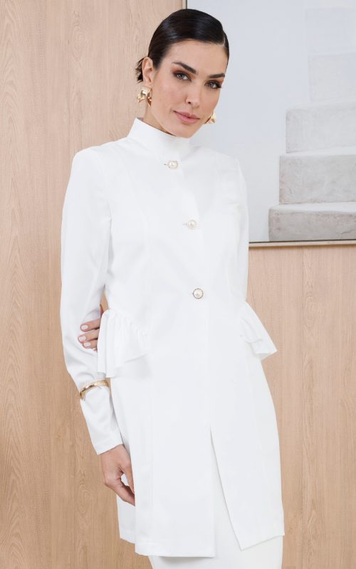 jaleco-feminino-off-white-gabardine-poliester-peplum-botoes-elegante-estetica-medicas-doutoras-saude-mulher