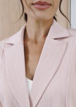 jaleco-feminino-risca-de-giz-rose-alongado-blazer-elegante-medicas-doutoras-estetica-clinica-mulher-saude