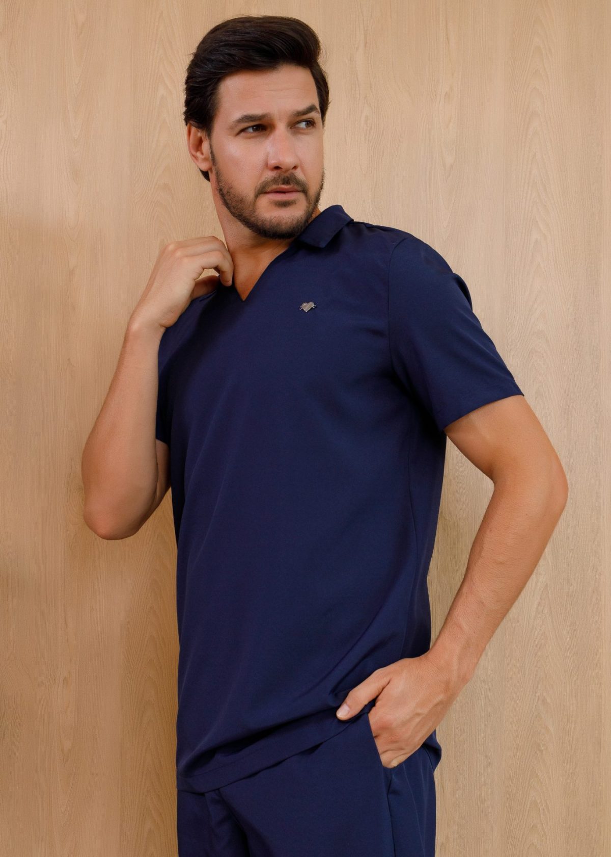 scrub-masculino-azul-marinho-joao-elastano-versatil-manga-curta-calça-profissional-saude-homem