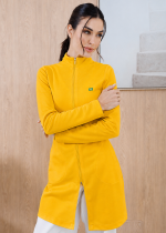 jaleco-feminino-malha-amarelo-funcional-maleavel-confortavel-clinica-estetica-medica-saude-mulher