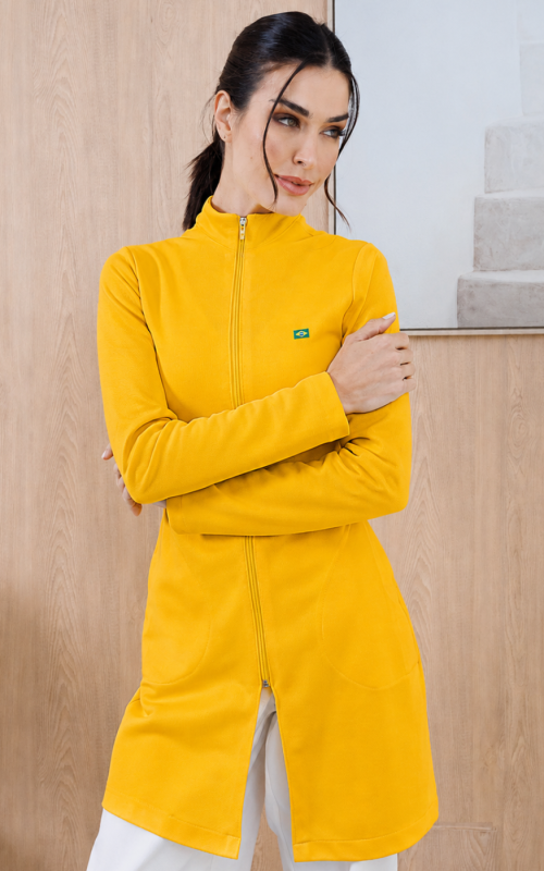 jaleco-feminino-malha-amarelo-funcional-maleavel-confortavel-clinica-estetica-medica-saude-mulher