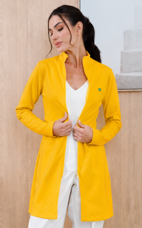 jaleco-feminino-malha-amarelo-funcional-maleavel-confortavel-clinica-estetica-medica-saude-mulher