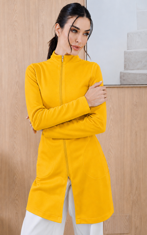 jaleco-feminino-malha-amarelo-funcional-maleavel-confortavel-clinica-estetica-medica-saude-mulher