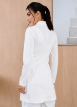 jaleco-feminino-malha-branco-funcional-maleavel-confortavel-clinica-estetica-medica-saude-mulher