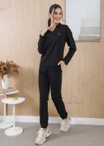 scrub-conjunto-feminino-preto-livia-malha-crepe-scuba-elastano-maleavel-manga-longa-inverno-desempenho-clinicas-profissionais-saude-mulher